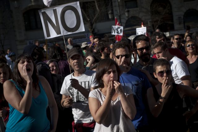 «Καζάνι που βράζει» ο ευρωπαϊκός Νότος, καθώς αυξάνονται τα μέτρα λιτότητας